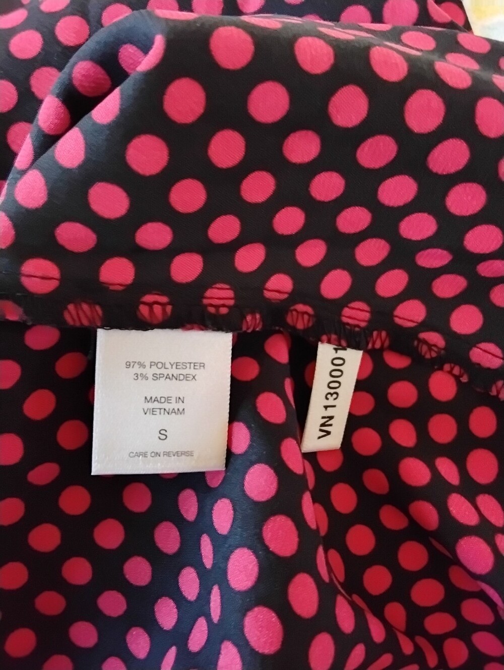 7th Avenue NY&C Polka‑Dot Keyhole Blouse Satin Shine Black to Red Ombre - Picture 4 of 7
